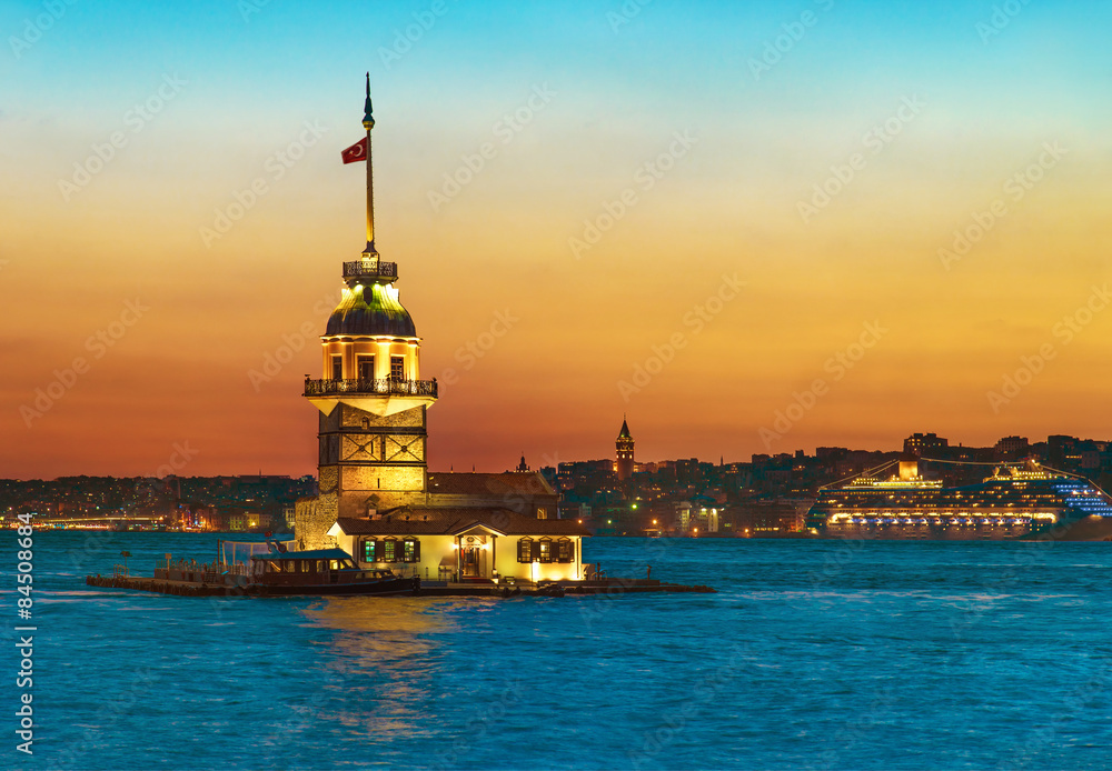 Maiden's Tower (Kiz Kulesi) at sunset. Istanbul, Turkey