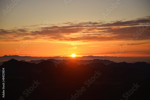 sunrise over the mountains © lbordeafeliciea