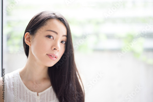 若い女性 Free Download 若い女性 - GFXLoad