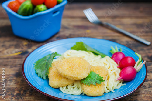 spaghetti and chicken cutlets with vegetables