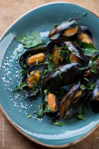 Close-up of steamed mussels with sea salt and chopped parsley
