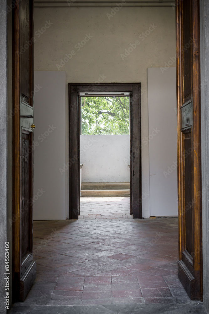 Door Door