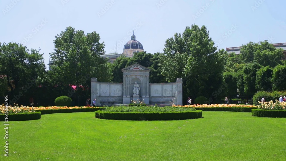 Volksgarten Wien mit Denkmal Franz Grillparzer Volksgarten Wien mit Denkmal Franz Grillparzer