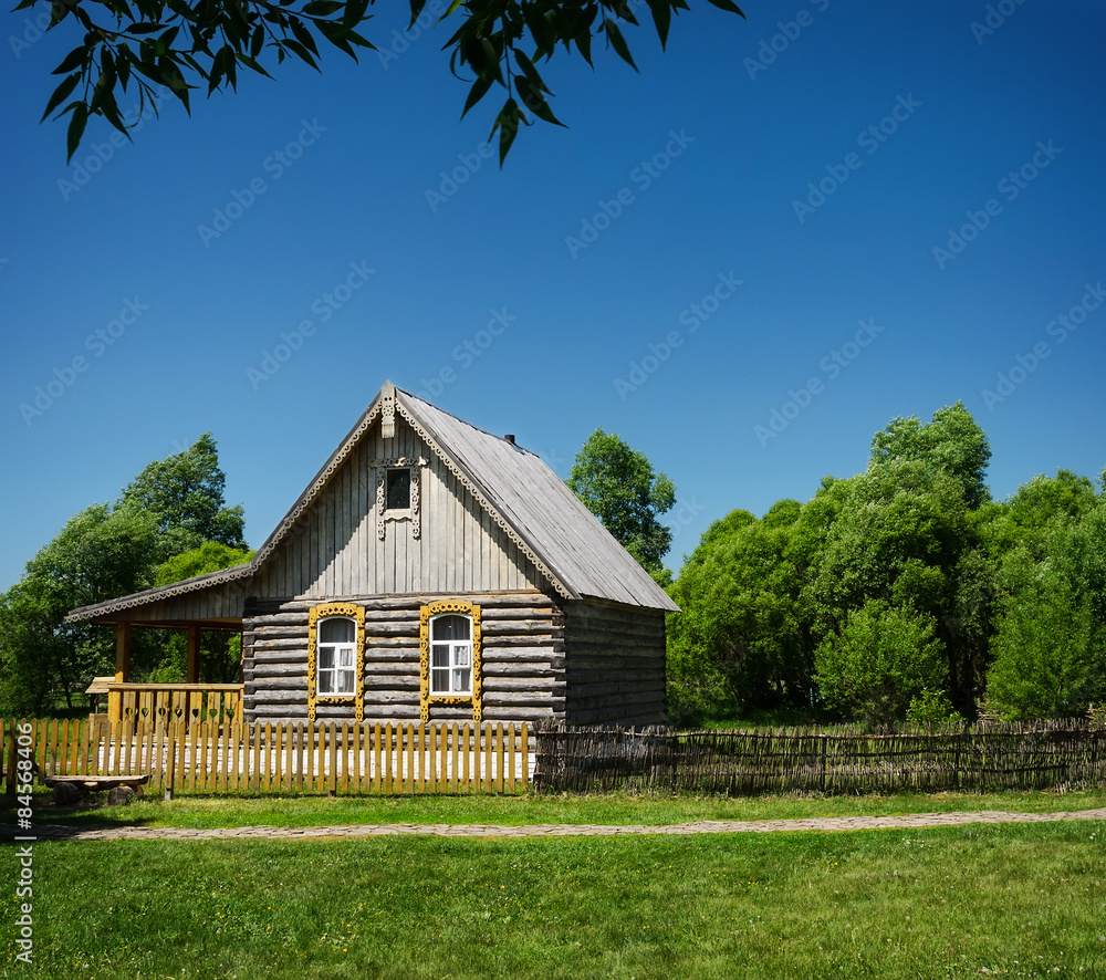 Obraz premium Old traditional wooden house