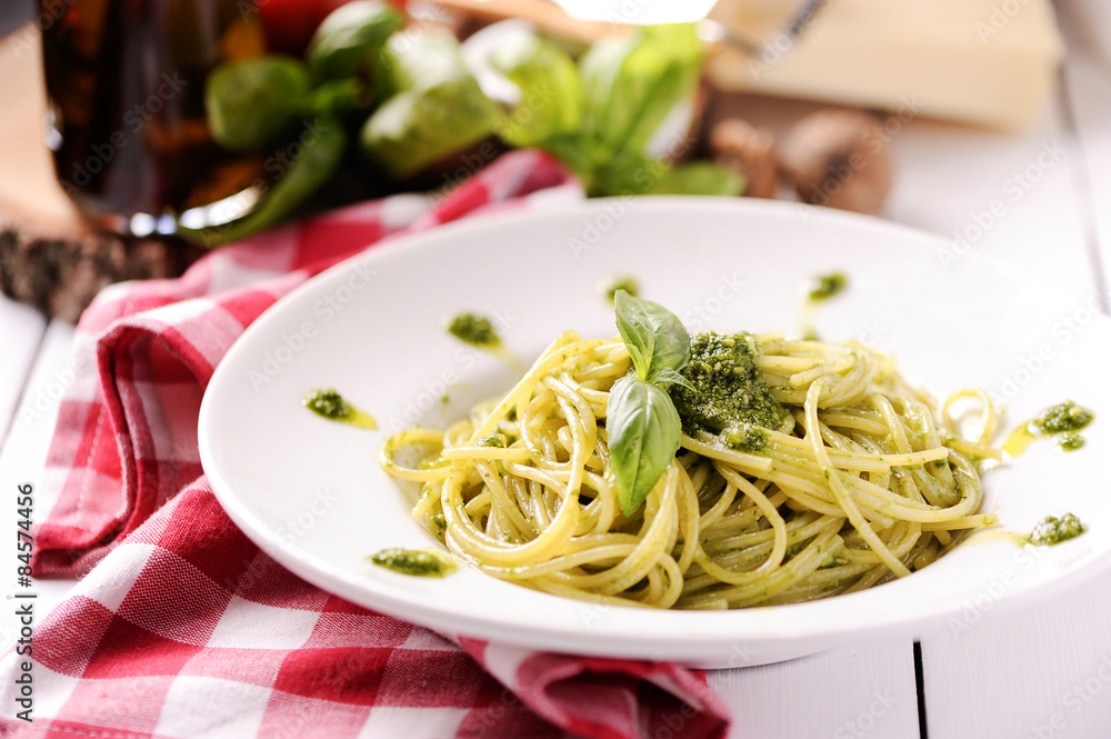 Spaghetti with pesto Spaghetti with pesto