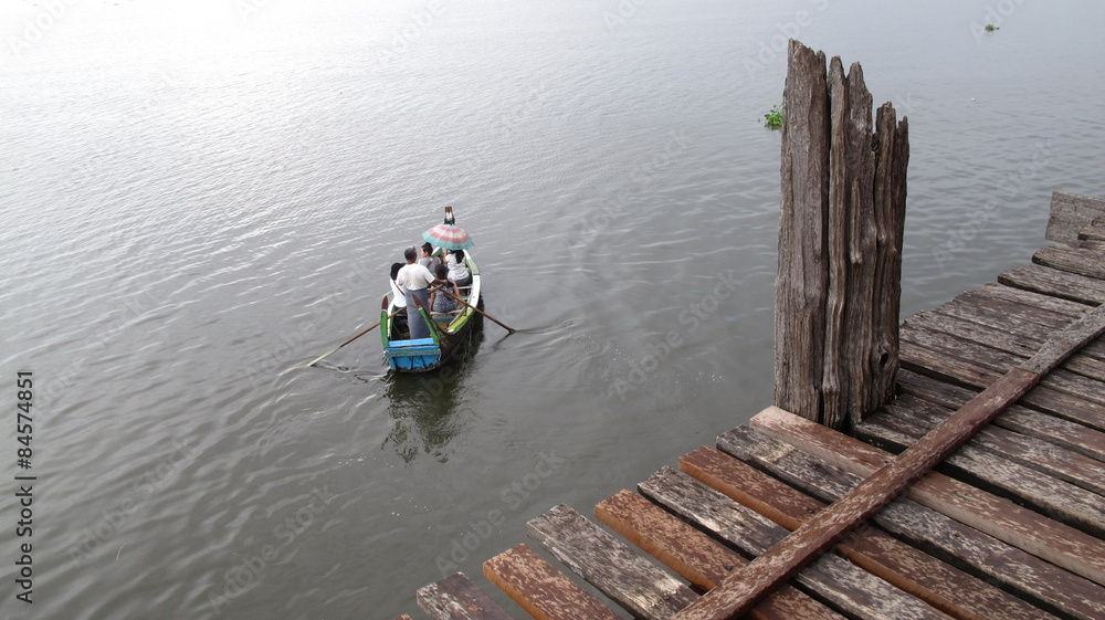 Boat service traveler tour around lake at U Bein Bridge