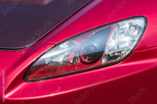 ヘッドライト　Headlight of the car © norikko