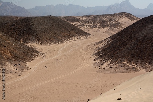 Pustynny krajobraz - droga na pustyni