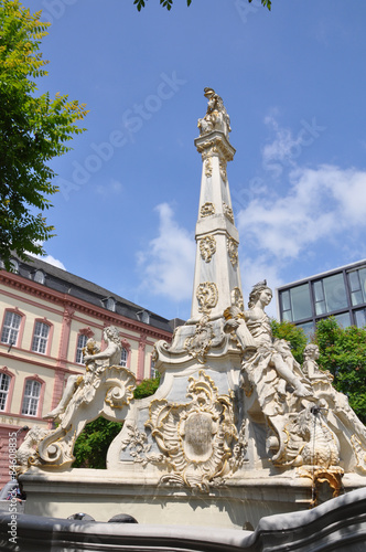 Sankt Georgsbrunnen in Trier photo