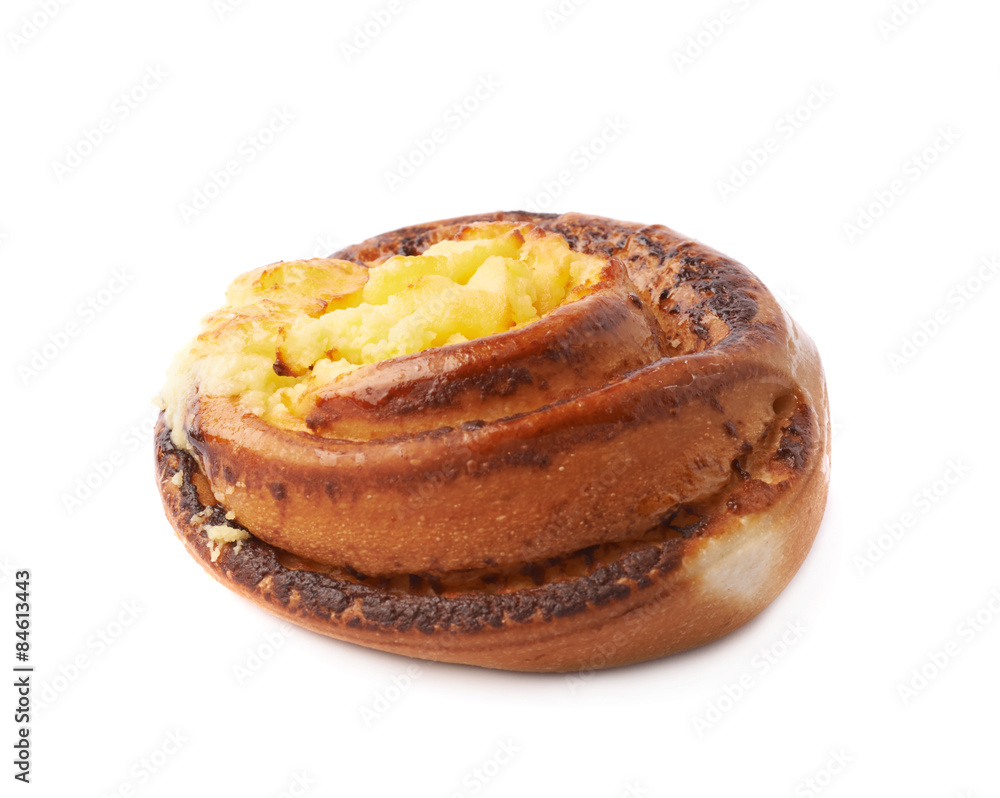 Fototapeta premium Sweet cinnamon bun roll isolated