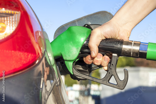 Refueling car tank