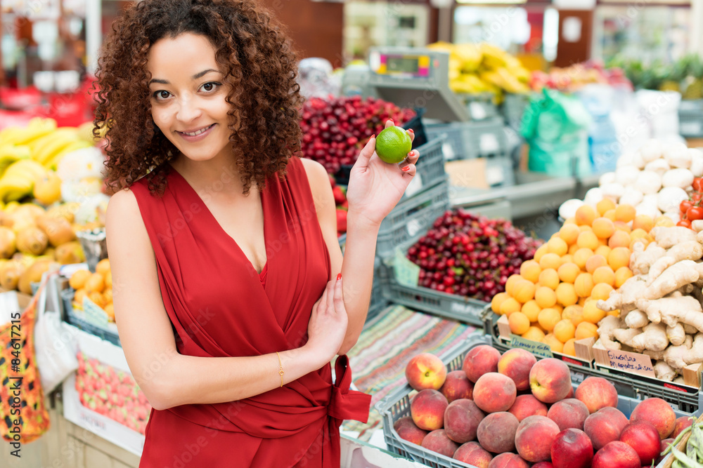 Woman shopping fruits Woman shopping fruits