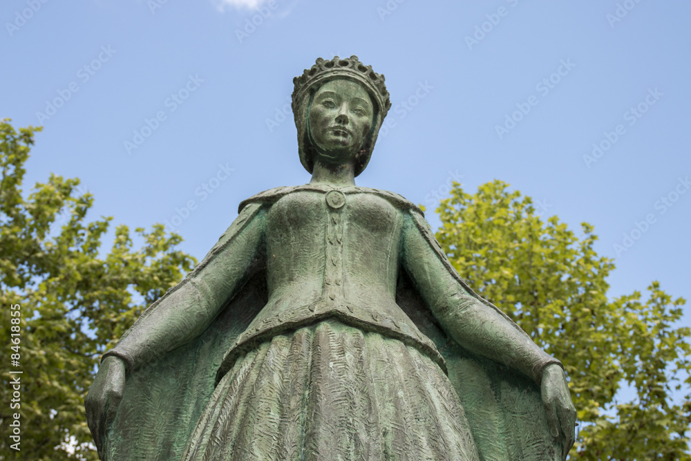 Statue of the Queen Dona Leonor de Avis located in Beja, Portugal. Statue of the Queen Dona Leonor de Avis located in Beja, Portugal.