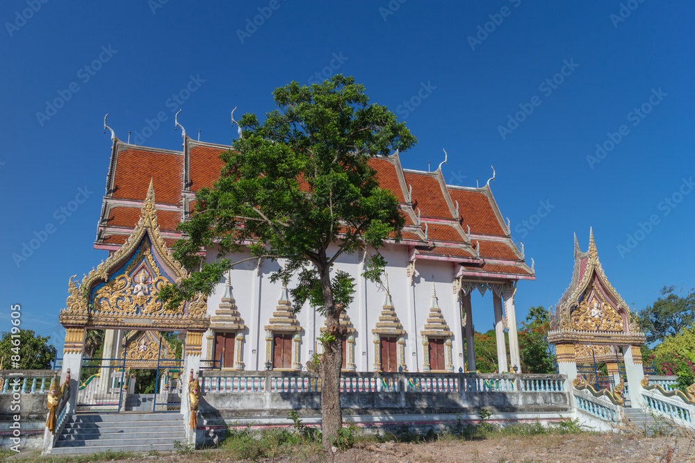 Temple with tree and clear sky at Wat Khok Sawang