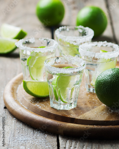 Obraz na płótnie Silver mexican tequila with lime