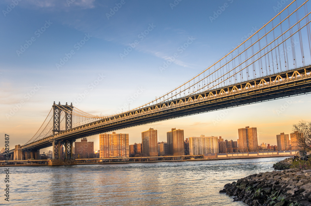 Fototapeta premium Manhattan Bridge at Sunset