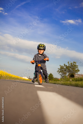 Fototapeta Naklejka Na Ścianę i Meble -  Little boy is learning to bike.