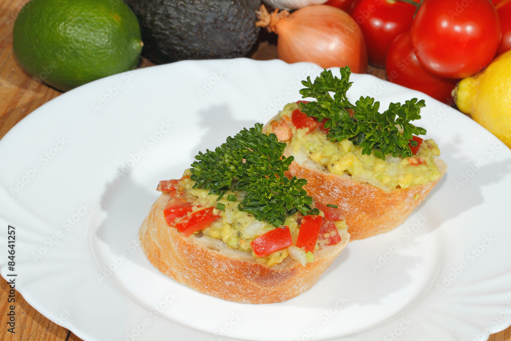 Avocado, Ciabatta, Guacamole, Tomaten, Petersilie Avocado, Ciabatta, Guacamole, Tomaten, Petersilie