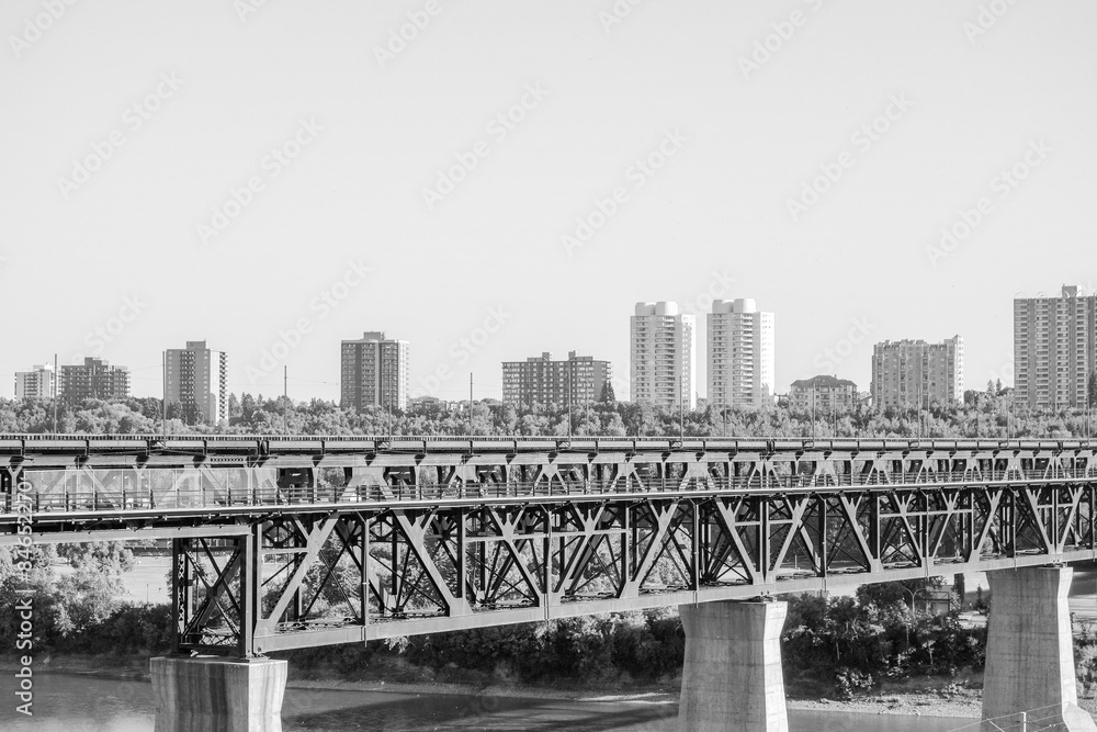 Obraz premium North Saskatchewan River in Edmonton