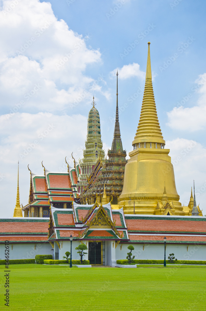 Fototapeta premium Emerald Buddha Temple, Bangkok, Thailand