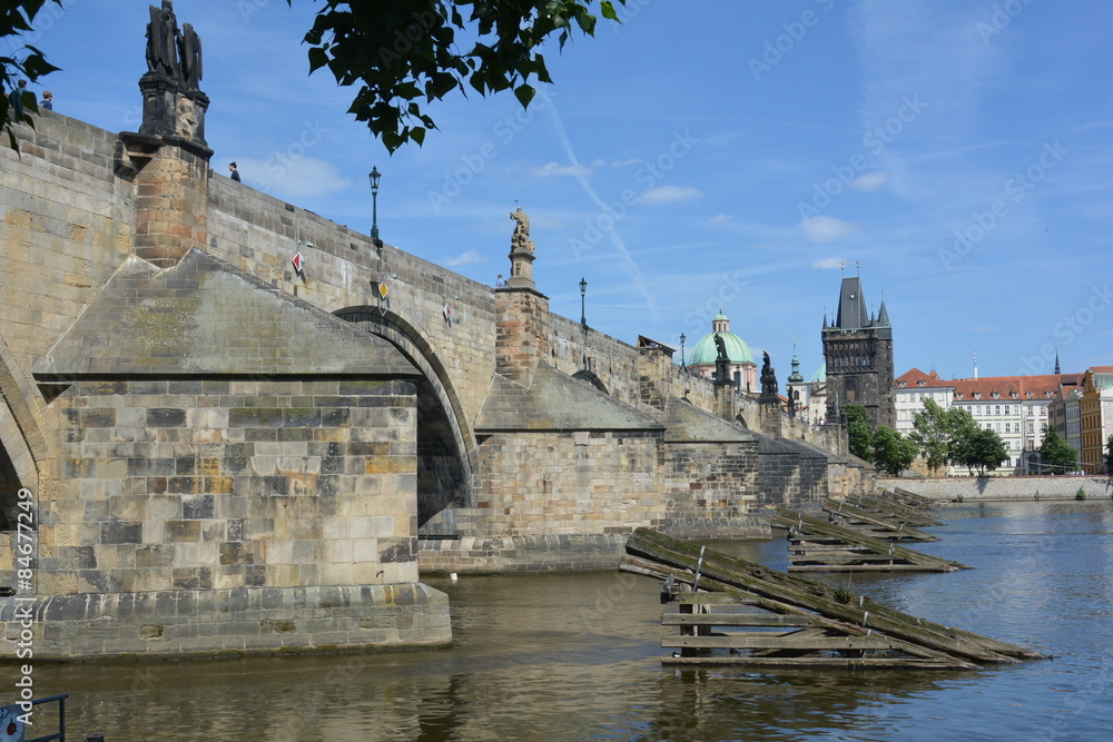 Die Karlsbruecke in Prag, Wahrzeichen der Stadt Prag Die Karlsbruecke in Prag, Wahrzeichen der Stadt Prag