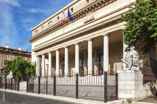 Court of appeal in Aix en Provence with statues