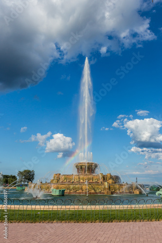 Photo Buckingham fountain and rainbows in Grant Park, Chicago, IL