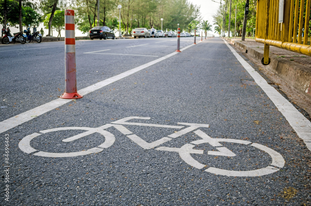 Obraz premium bicycle lane sign on the road