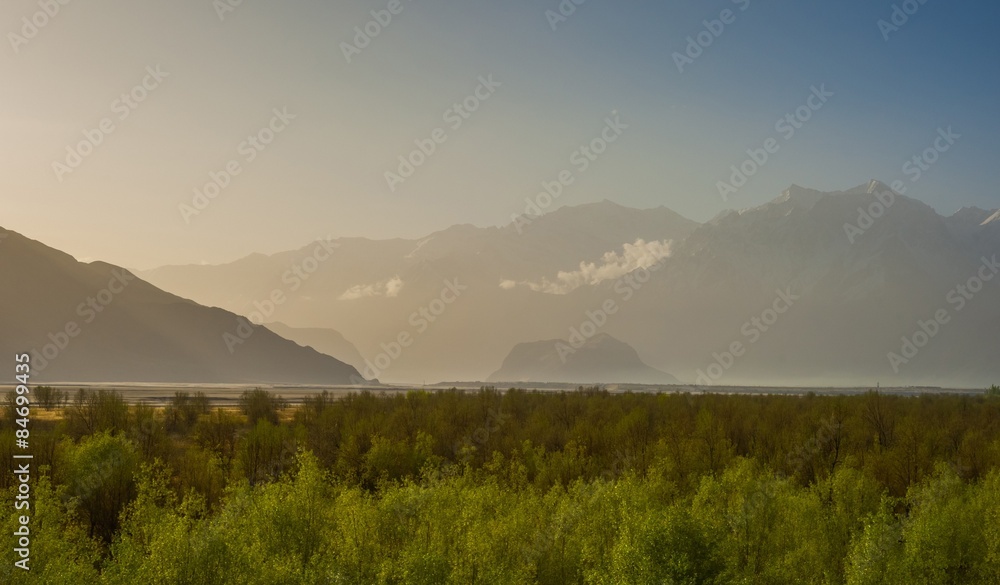 Obraz premium Idyllic Mountain Valley