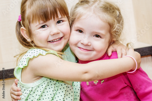 Quadro su tela Two happy little girls hugging