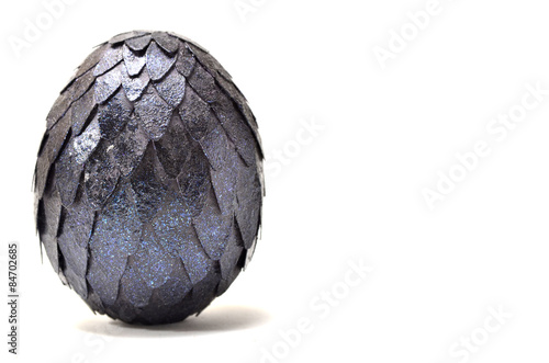 Huevo de dragón de escamas negras