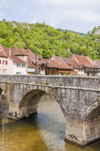 Saint-Ursanne, St-Ursanne, Stadt, historische Altstadt, Brücke, Bogenbrücke, Doubs, Jura, Schweiz