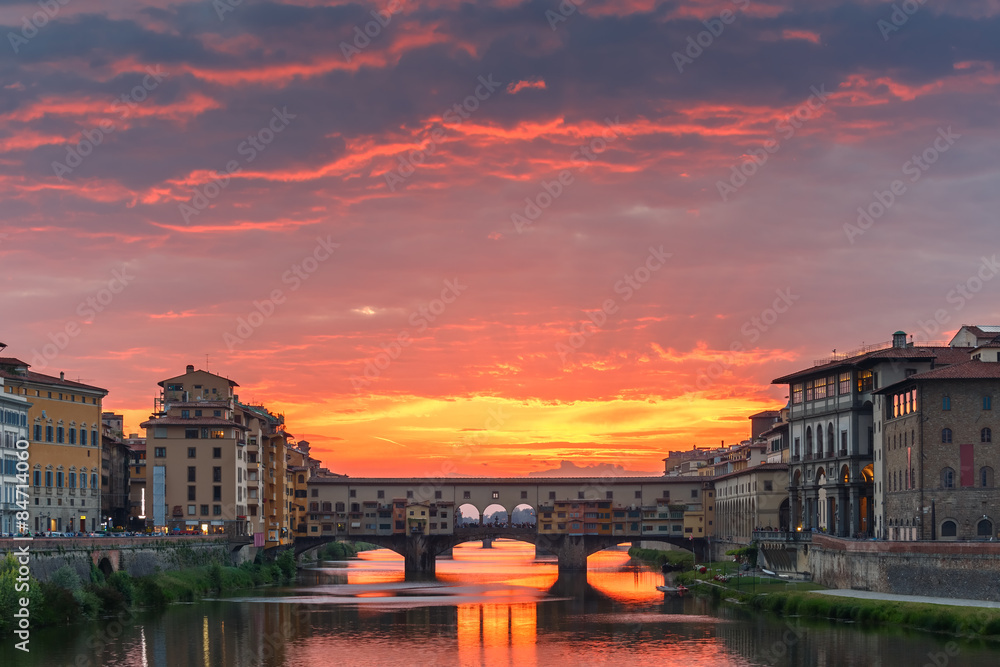 Arno and Ponte Vecchio at sunset, Florence, Italy