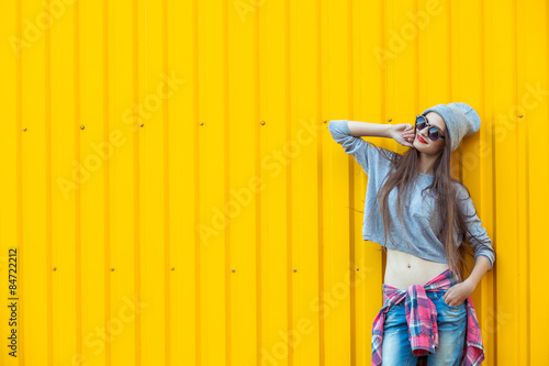 Obraz na płótnie Beautiful Bool Girl over Yellow Wall