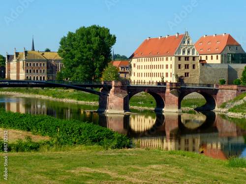 Grimma, Pöppelmannbrücke mit Schloss (r) und Gymnasium St. Augustin (l); Fluss Mulde photo