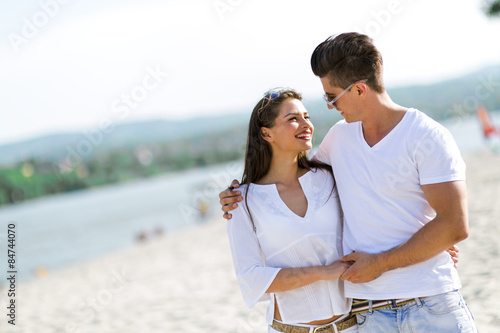 Romantic couple holding hands © NDABCREATIVITY