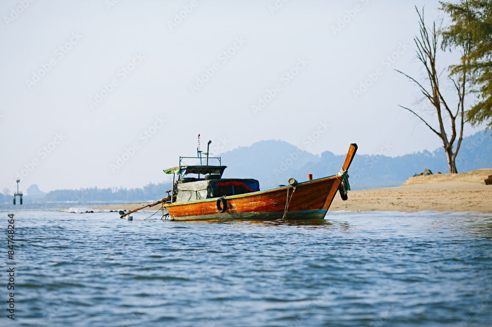 Obraz premium Long Tail Boat