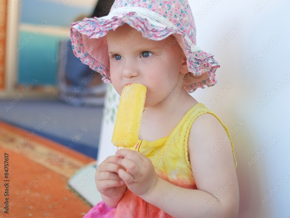 mädchen mit eis mädchen mit eis