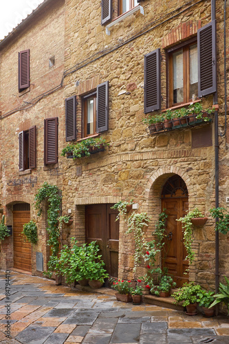 Typical italian narrow street © ZoomTeam