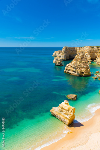 Foto Praia da Marinha - Beautiful Beach Marinha in Algarve, Portugal