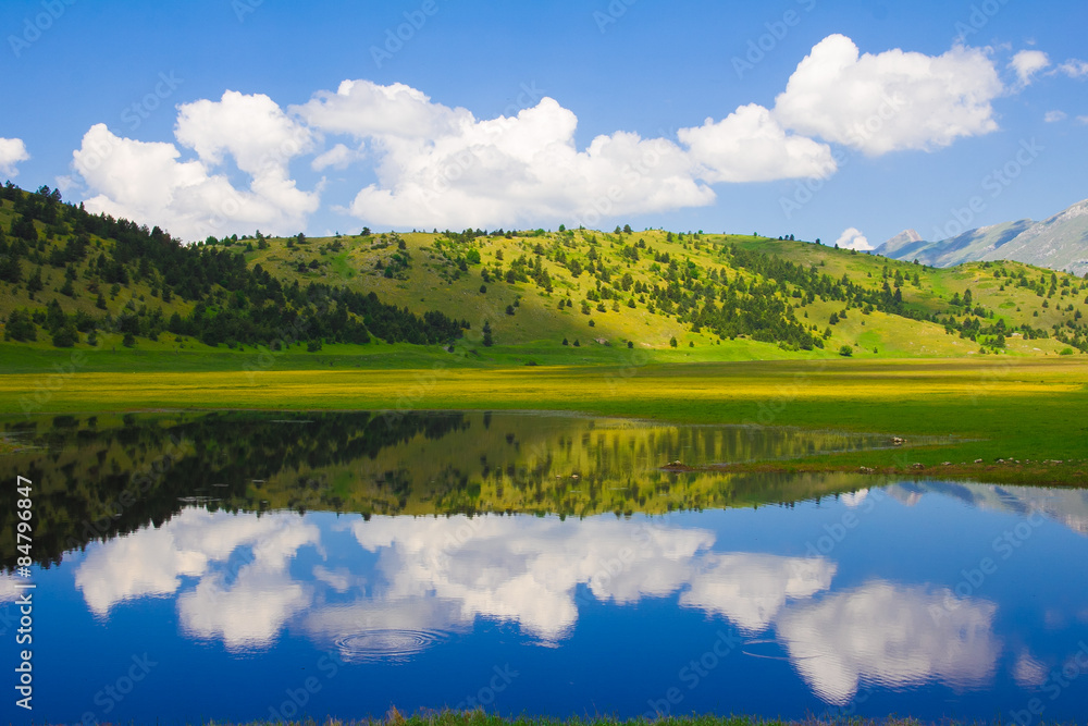 Lago di Filetto nell'appennino abruzzese Lago di Filetto nell'appennino abruzzese