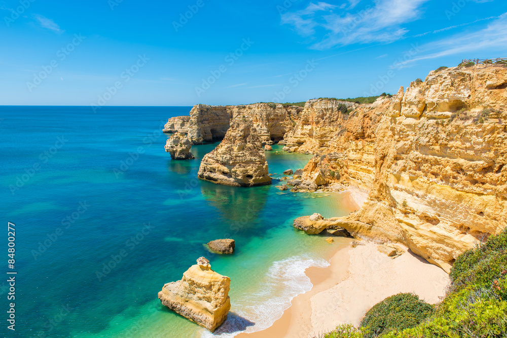 Obraz premium Praia da Marinha - Piękna plaża w Algarve, Portugalia
