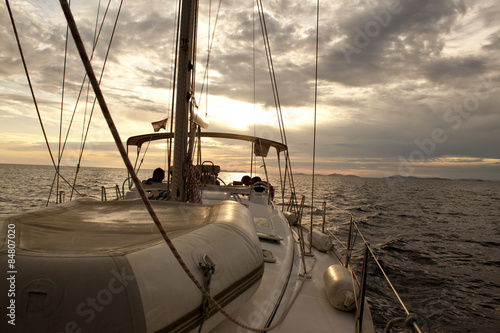 Segelyacht am Mittelmeer Sonnenuntergang