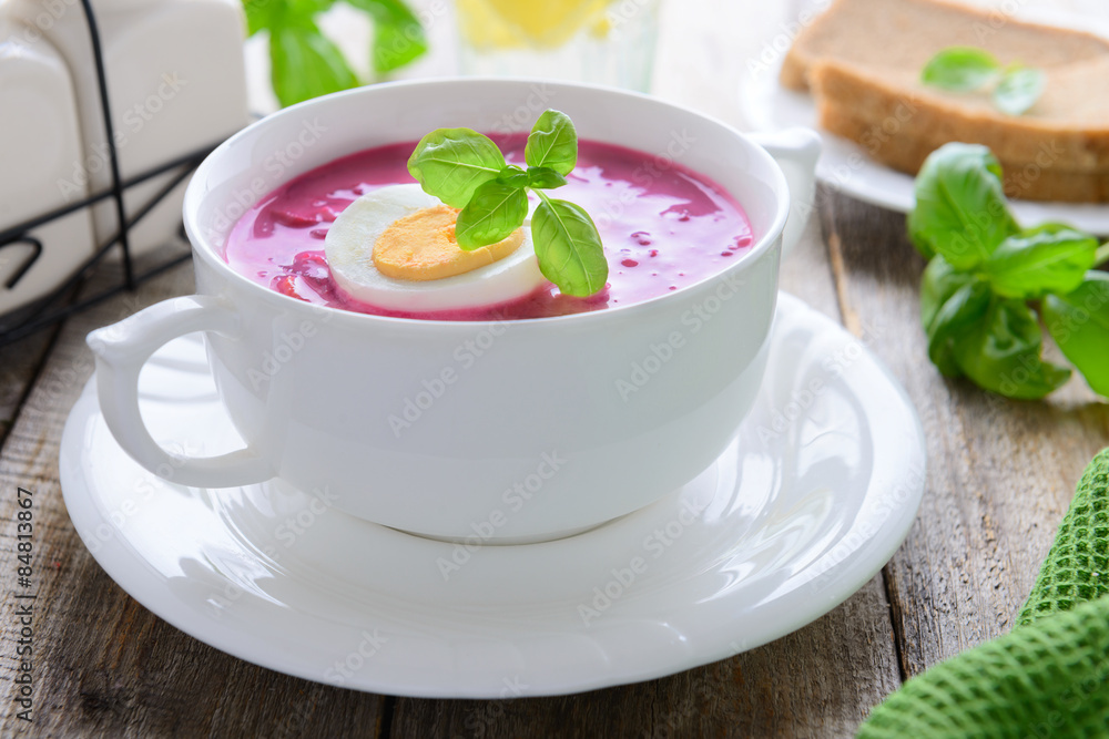 Traditional russian cold summer soup - svekolnik foto de Stock | Adobe