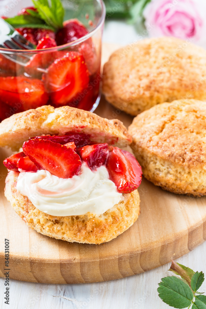 Strawberry shortcake with cream