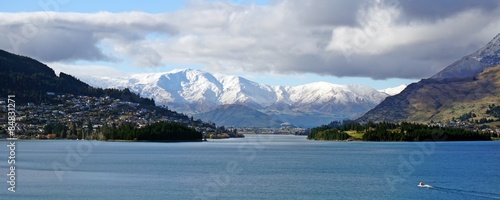 Queenstown Wakatipu See und schneebedeckte Berge, Neuseeland
