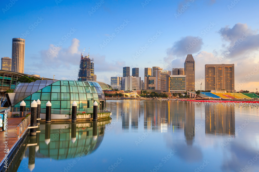 Obraz premium Beuatiful sunrise in the morning at Singapore