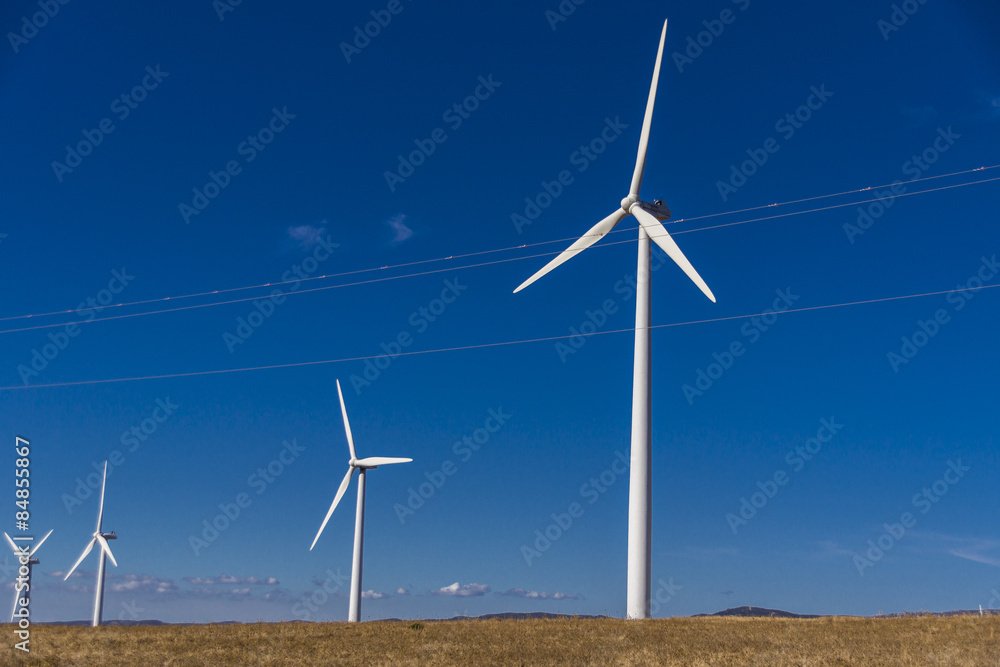 Windräder in Reih und Glied in einem spanischen Windpark Windräder in Reih und Glied in einem spanischen Windpark