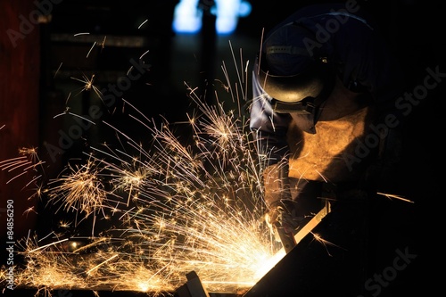 Tableau sur toile Welder is cutting frame by carbon air arc gouging