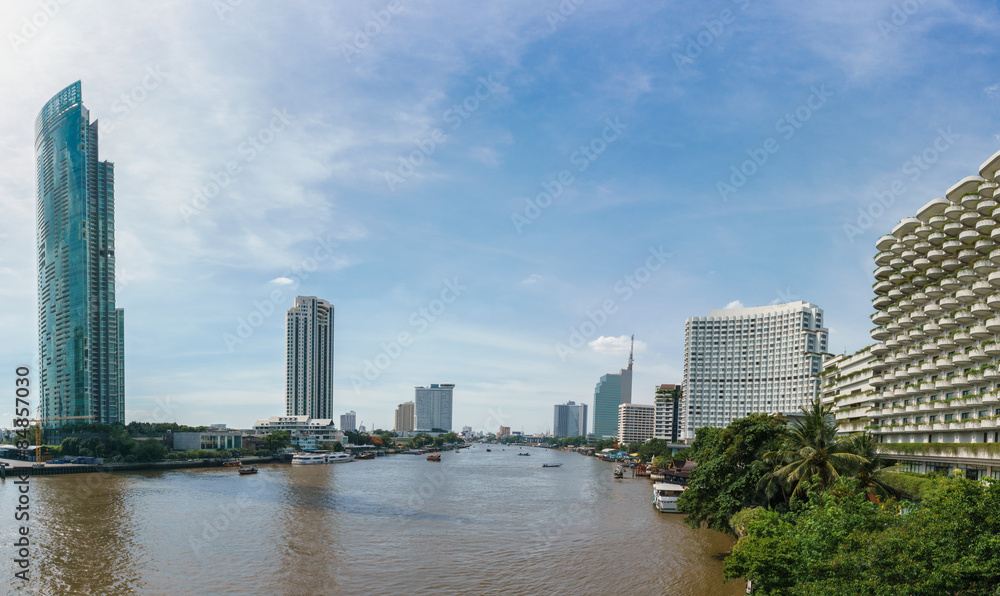 Naklejka premium modern building between the river in Bangkok Thailand